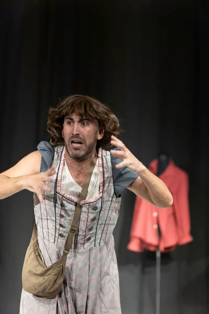 La Estación - Monologo musical para teatros contratar sevilla huelva cadiz badajoz ayuntamientos | Parachuru 9.webp