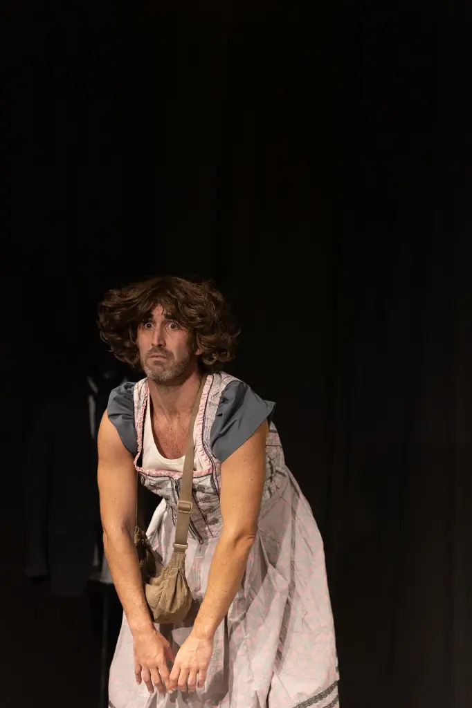 La Estación - Monologo musical para teatros contratar sevilla huelva cadiz badajoz ayuntamientos | Parachuru 10.webp