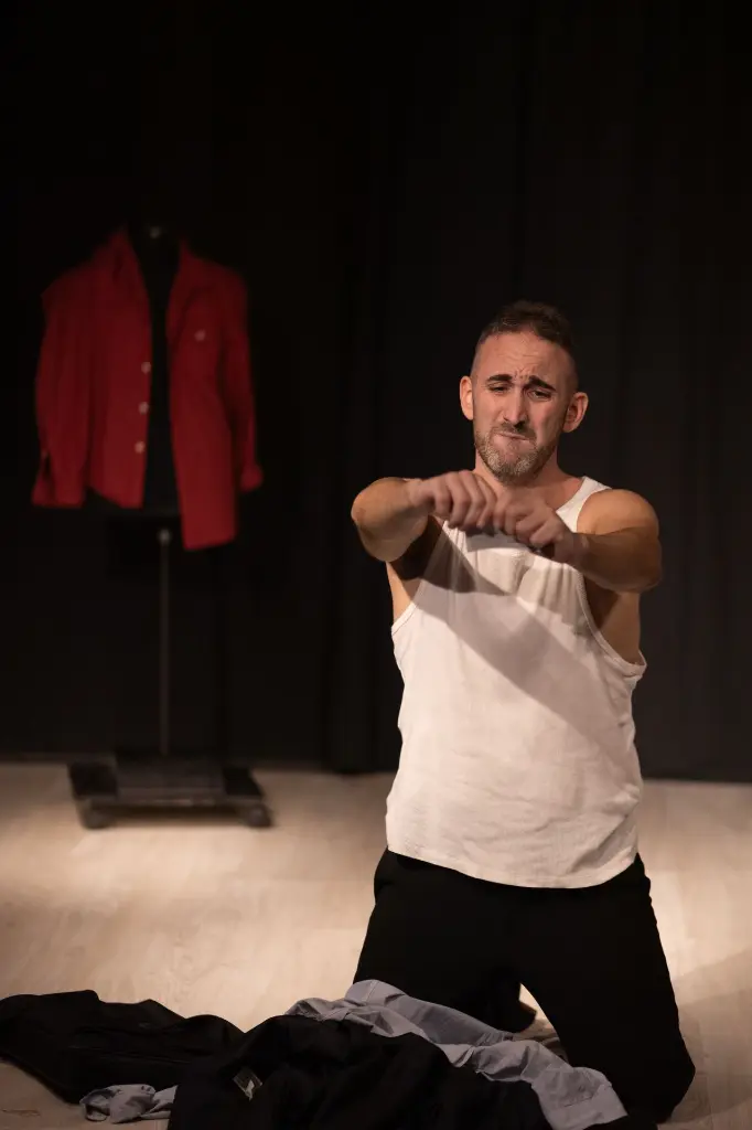 La Estación - Monologo musical para teatros contratar sevilla huelva cadiz badajoz ayuntamientos | Parachuru 8.webp
