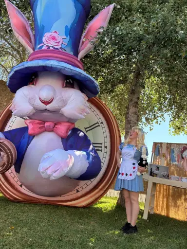 ALICIA Y EL MUNDO MÁGICO